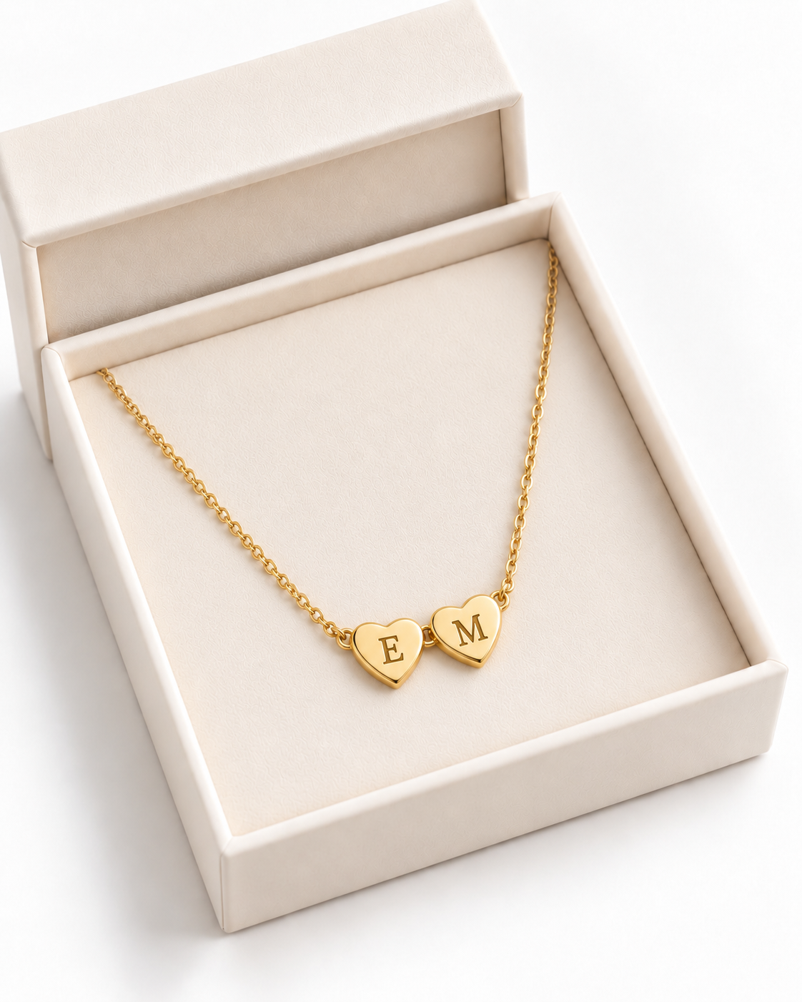 SONJA Kette mit zwei Herz-Initialen Gold – in der Geschenkbox – Lorelia