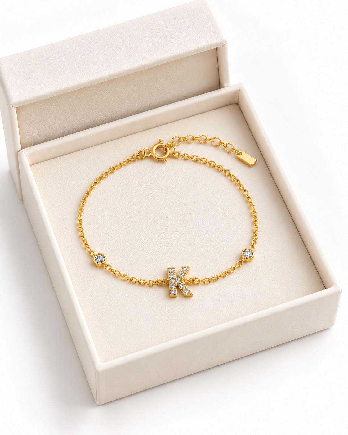 HENNI Armband mit Buchstabe Gold – in der Geschenkbox – Lorelia