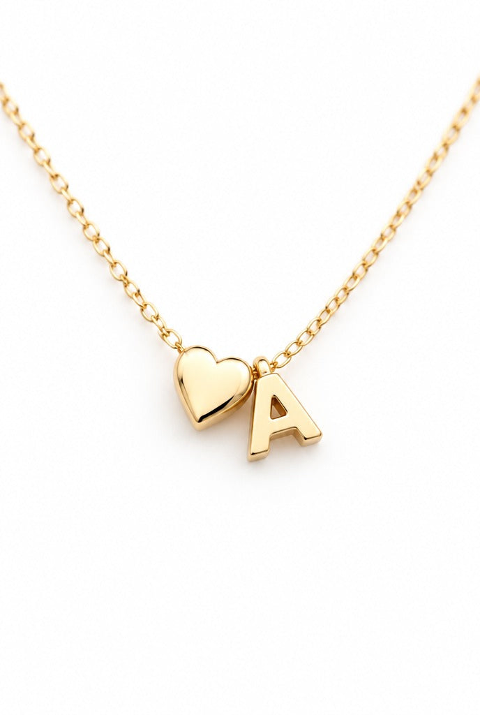 SILJA Kette mit Herz und Initiale Gold – Detail Herz und Buchstabe – Lorelia