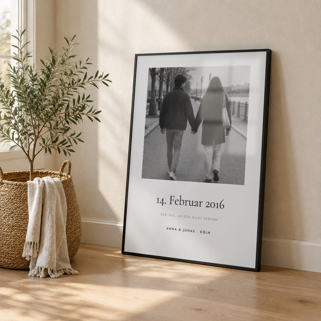 Paar-Fotoposter – im schwarzen Rahmen an die Wand gelehnt