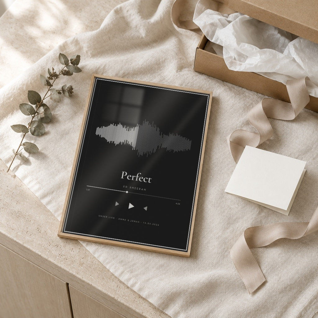 Songposter UNSER LIED – eure Wellenform – als Geschenk im Eichenrahmen