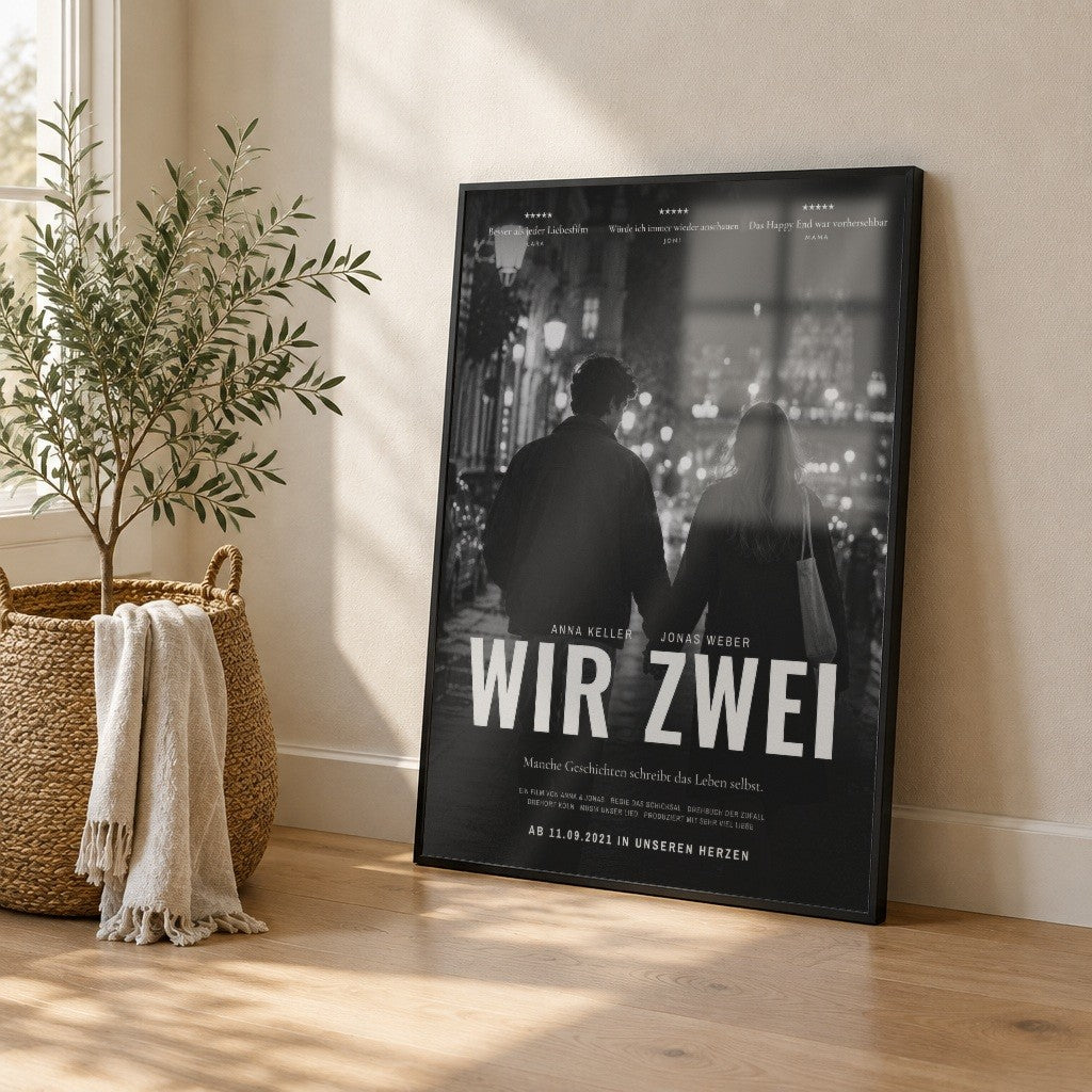 Filmposter WIR ZWEI – euer Kinoplakat – im schwarzen Rahmen an die Wand gelehnt