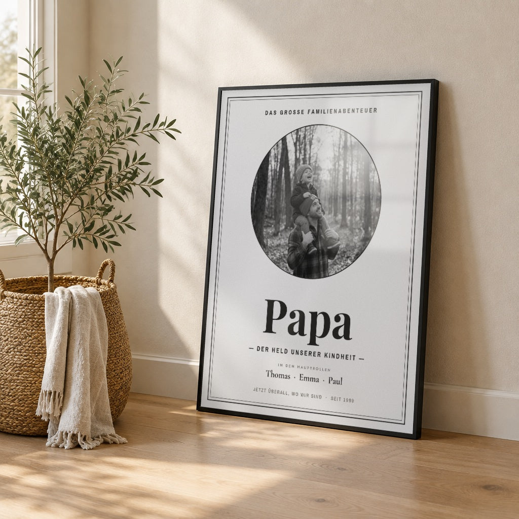 Papa-Poster DER HELD – euer Kinoplakat – im schwarzen Rahmen an die Wand gelehnt