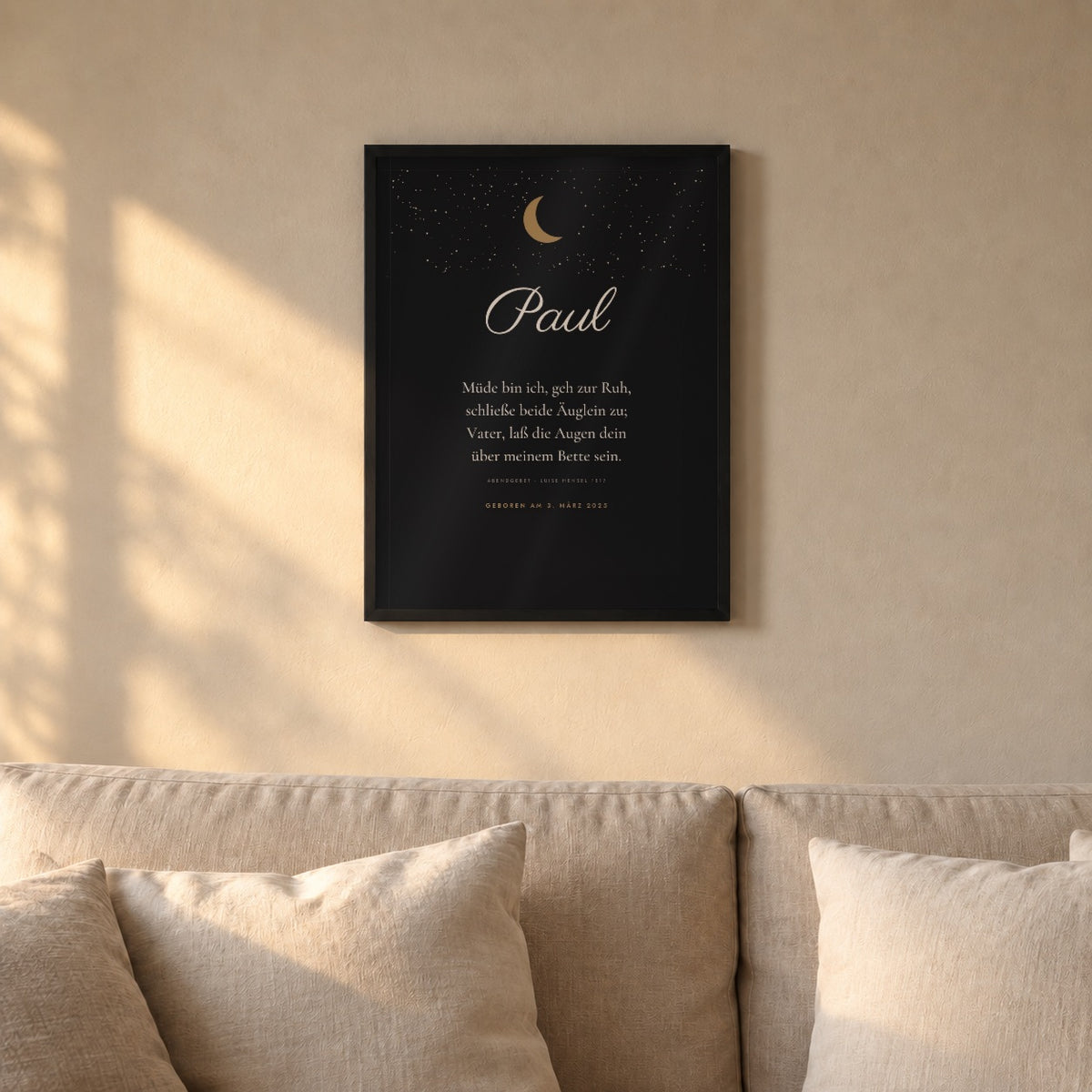Abendgebet – Kinderzimmer-Poster mit Name – über dem Sofa im schwarzen Rahmen