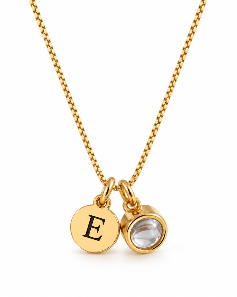 KAJA Kette mit Initiale und Fotoprojektion Gold – Freisteller mit Buchstabe und klarem Projektionsstein, Boxkette – Lorelia