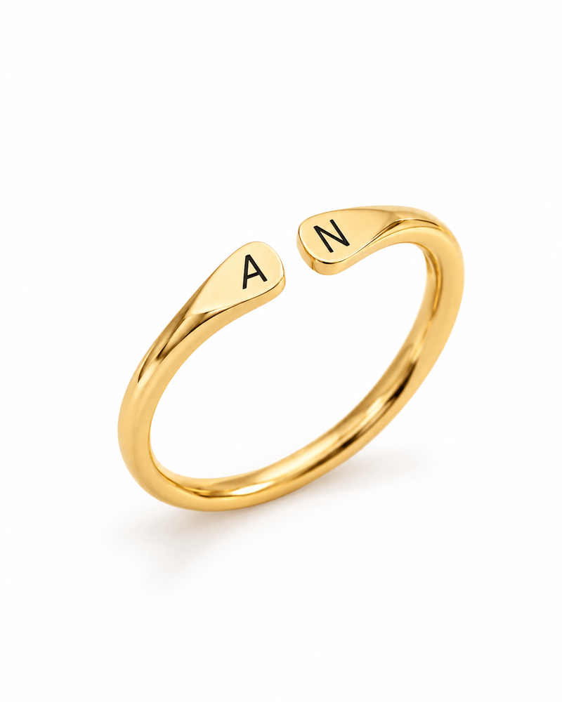 LIV Offener Ring mit zwei Initialen Gold – Freisteller mit A und N – Lorelia