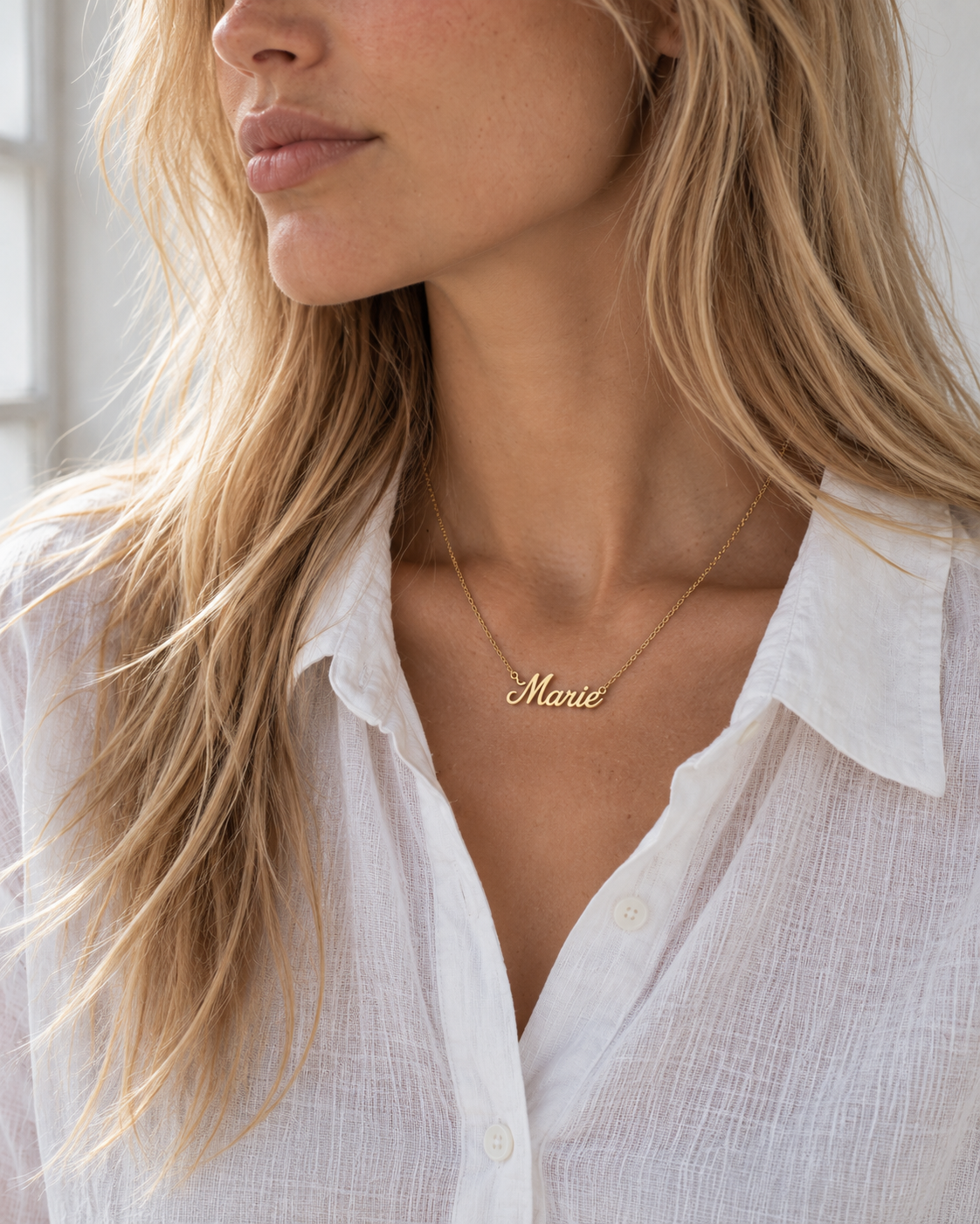 TUVA Namenskette Gold getragen – Lorelia
