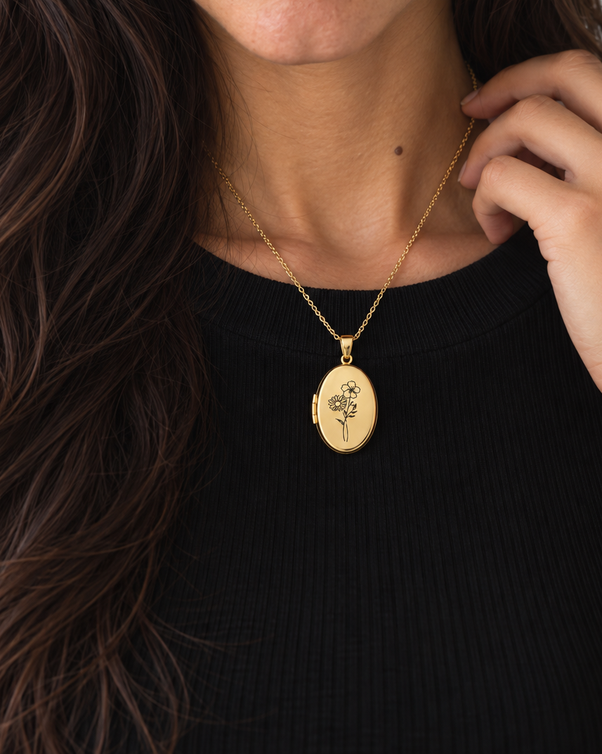 LINNEA Ovales Medaillon mit Geburtsblume Gold getragen – Lorelia